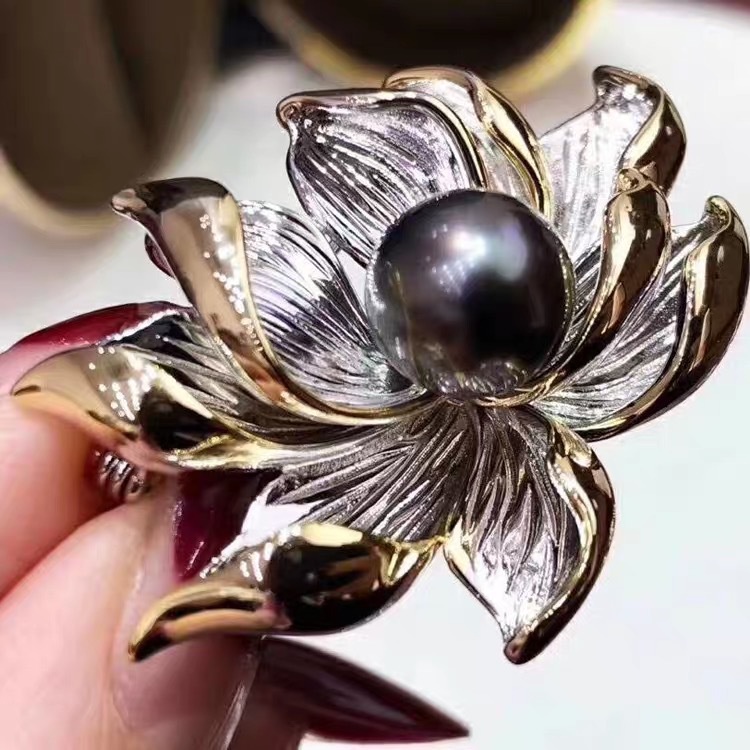 [Hàng Mới Về] Ghim Cài Áo Rỗng Hai Màu Đính Ngọc Trai Sáp Ong Hình Hoa Sen Phong Cách Retro Thời Trang Mùa Hè Cho Nữ