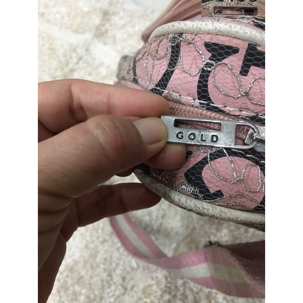 Túi si da cavas phối ren y hình