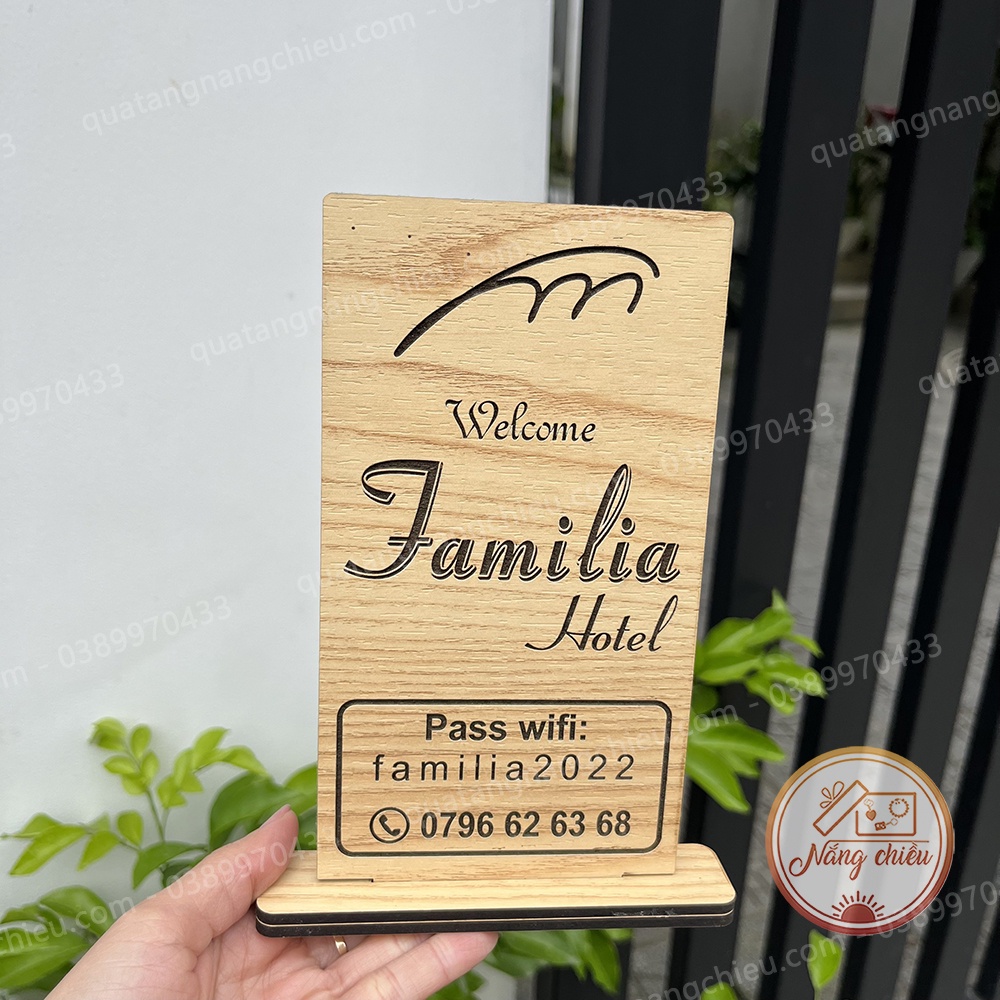 Bảng thông tin để quầy lễ tân khách sạn, bảng gỗ để bàn- Thẻ để quầy khắc gỗ
