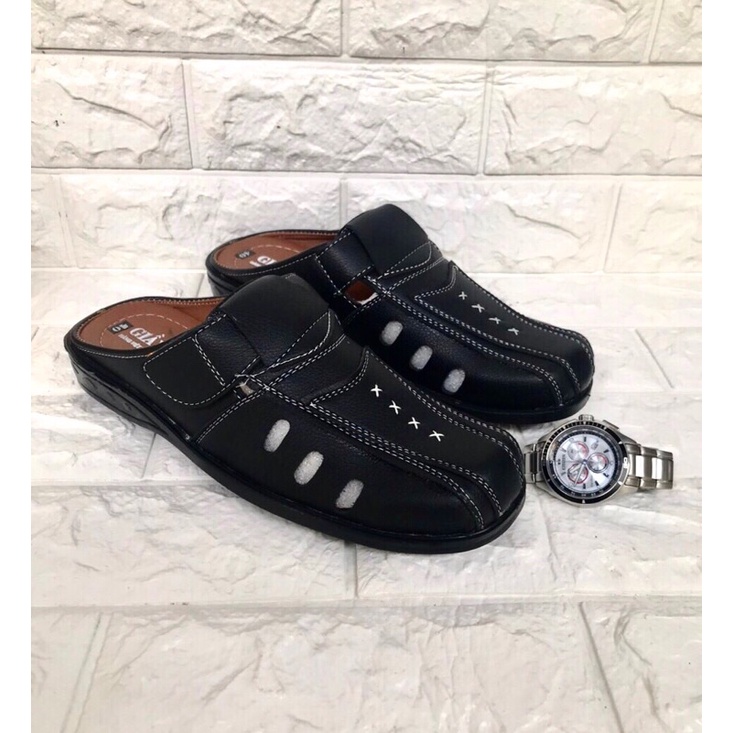 Dép bít mũi nam có lổ thoáng mát..da mềm..mã SP03..màu đen..mẫu mới nhấ