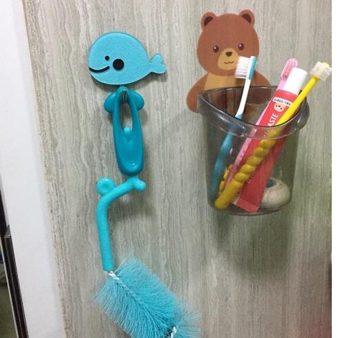 Cốc hình gấu dán tường đựng bàn chải đánh răng có lỗ thoát nước - AUG035