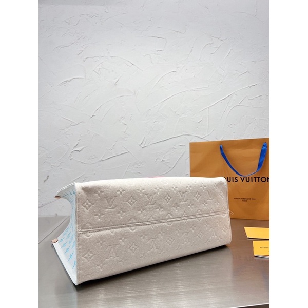 Túi xách LV ON THE GO SUPER