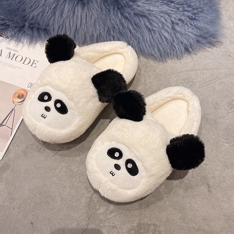 Dép lông mang trong nhà hình thú dễ thương .