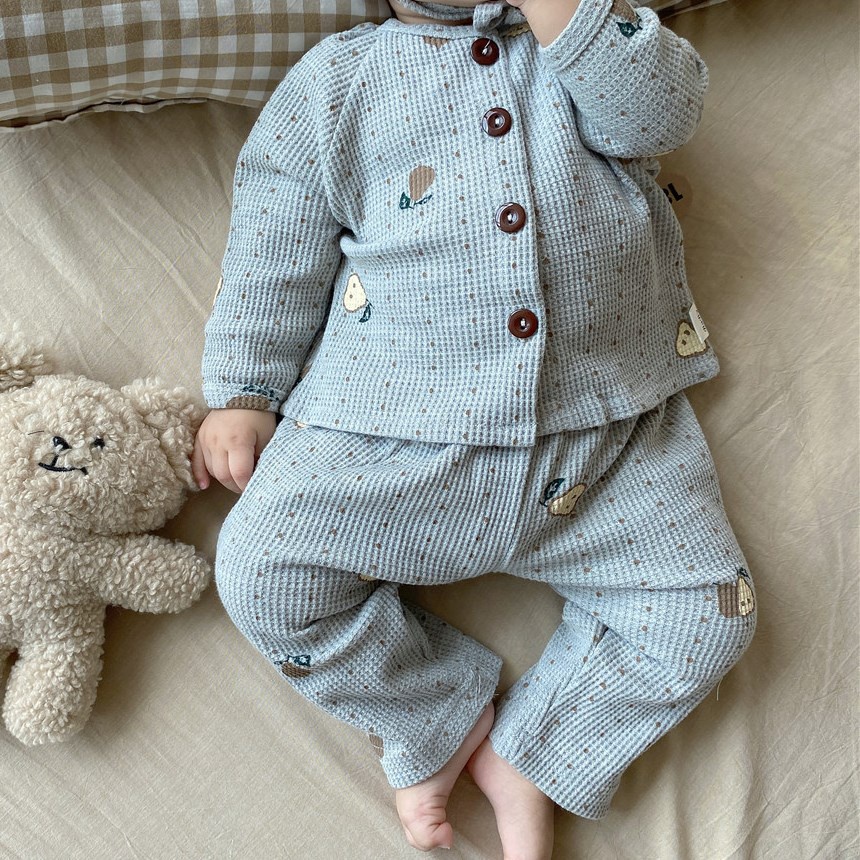 Bộ quần áo trẻ em thu đông họa tiết quả lê phong cách Hàn Quốc hàng cao cấp