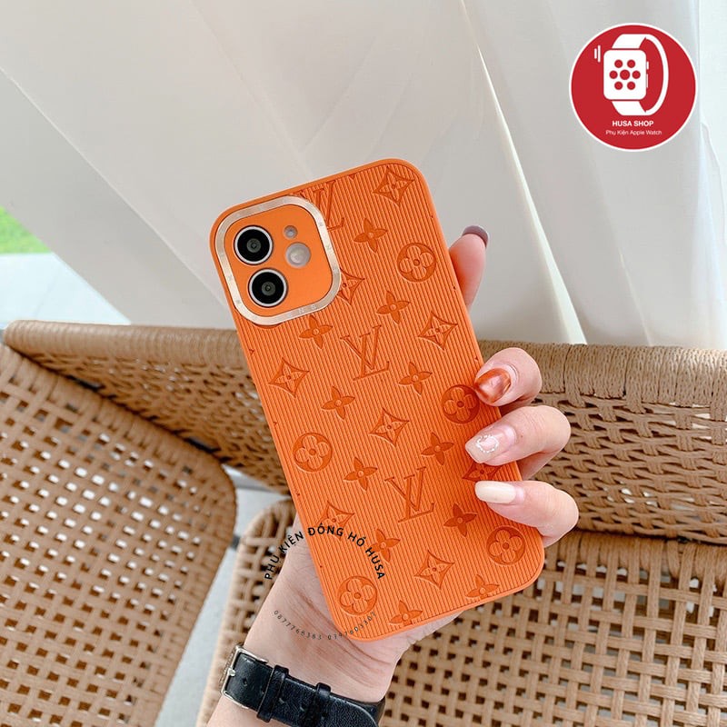 Ốp lPhone Dập Nổi Hoạ Tiết LV Khung Kim Loại Bảo Vệ Kính Camera