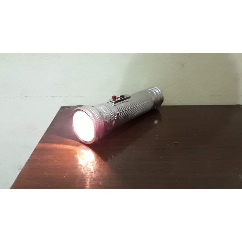 Đèn pin hiệu vỏ sắt dùng pin đại hàng xưa cũ hàng tồn kho