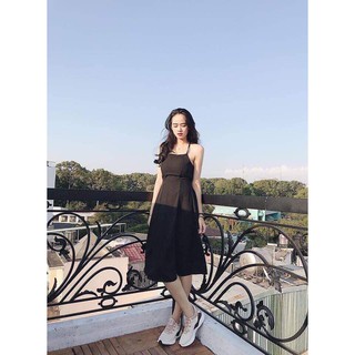 Đầm dây đen hở lưng siêu quyến rũ