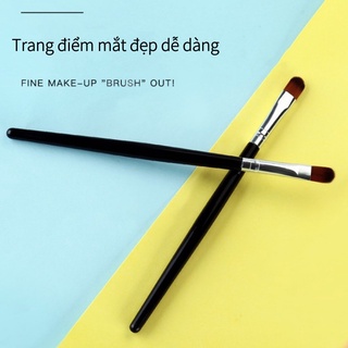 Cọ trang điểm đánh mắt cán dẹp màu đen