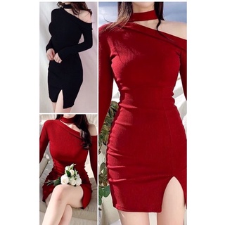 Đầm body hở vai xẻ tà dài tay