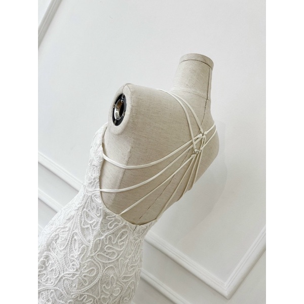 Đầm hai dây ren nổi đan dây lưng phía sau sexy hàng thiết kế cao cấp