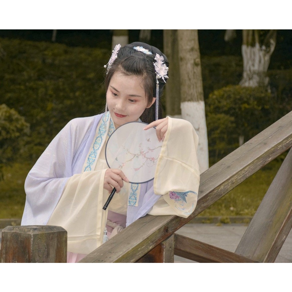 Quạt Cung Điện Handmade Tay Cầm Bằng Gỗ Phong Cách Cổ Điển