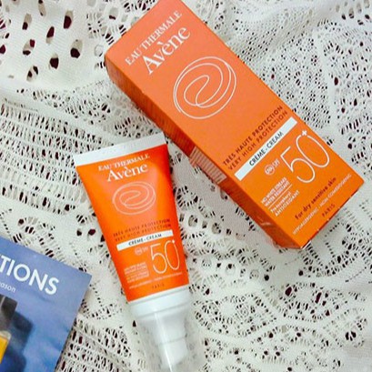 Kem chống nắng Avene Protection SPF50+ Fragrance Free không hương liệu cho da khô nhạy cảm 50 ml