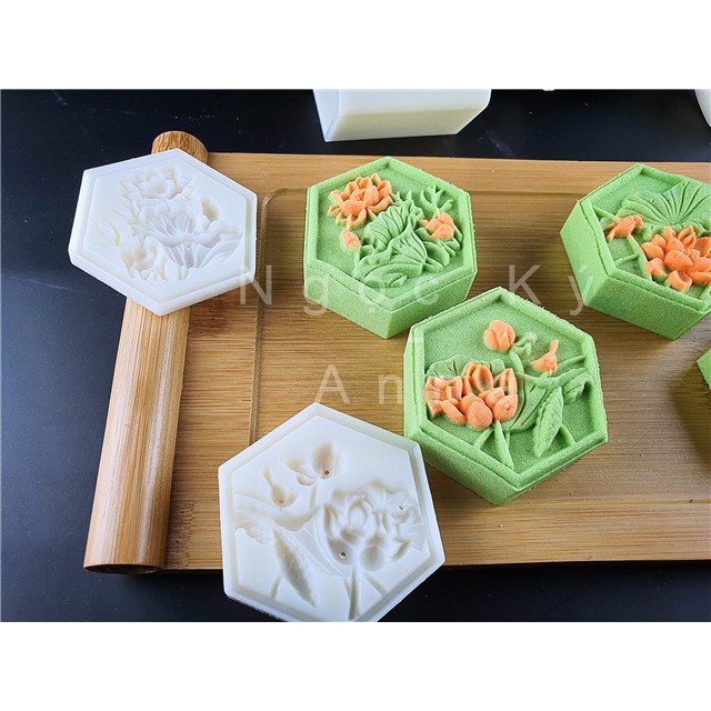 NQ00997 - KHUÔN TRUNG THU LÒ XO HOA SEN LỤC GIÁC 50G