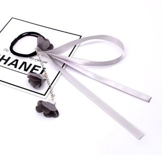Buộc tóc hoa rơi mẫu 6