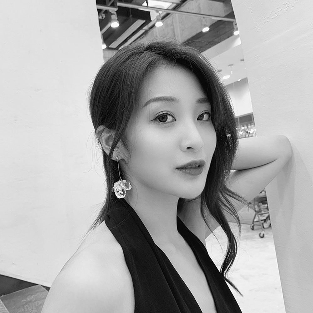 Bông Tai Dáng Dài Hình Cánh Hoa Tua Rua Phong Cách Kỳ Nghỉ