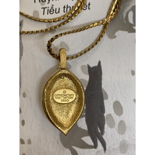 Vòng cổ Givenchy