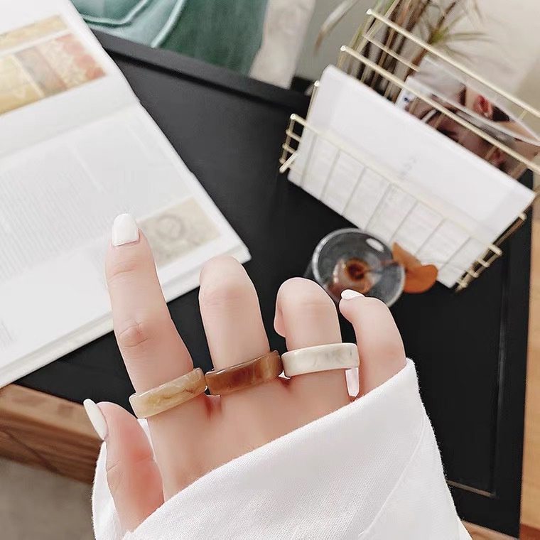 Nhẫn đeo tay bằng acrylic màu sắc đơn giản phong cách Hàn Quốc