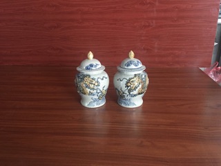 Choé thờ cúng men rạn đắp nổi