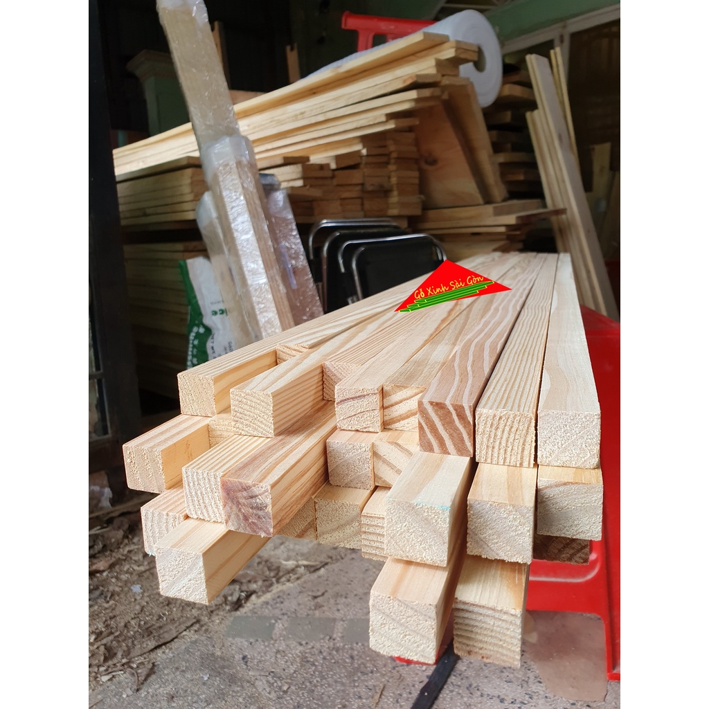 Thanh gỗ thông vuông 2cm dài 80cm đã bào láng 4 mặt thích hợp dùng làm nẹp chỉ, đóng chuồng, mục đích khác...