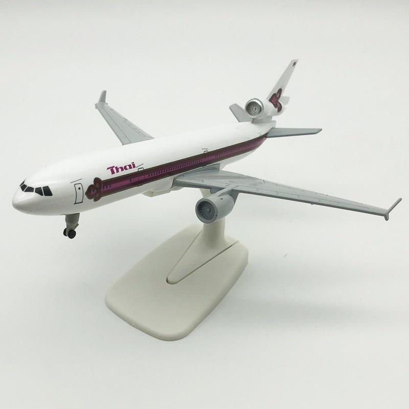 Mô hình máy bay Thái MD 20cm có bánh xe + đế trưng bày
