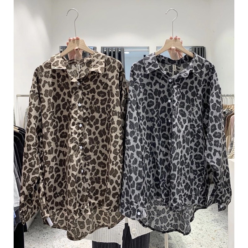 Áo sơ mi nữ báo đốm phom rộng dài 72cm, Áo sơ mi nữ hoạ tiết báo đốm kiểu dáng đuôi tôm | BigBuy360 - bigbuy360.vn
