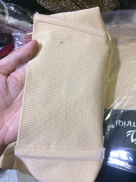 Quần gen có thanh chống cuộn