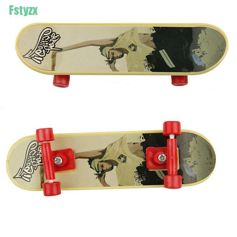 fstyzx 1X Mini Finger Board Skateboard Novelty Kids Boys Girls Toy Gift for Party 3.7&quot;