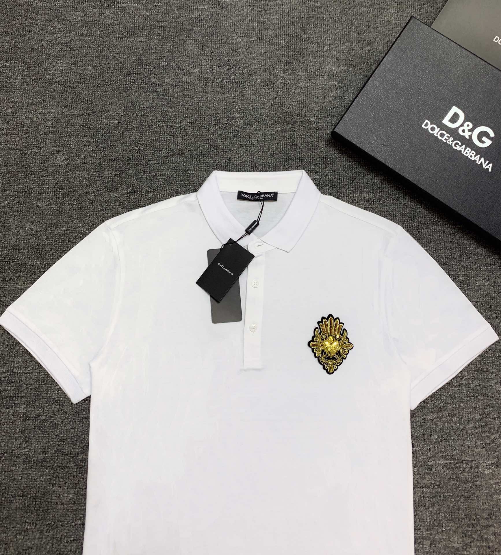 D0LCE & GABBA 2020 men's short-sleeved t-shirt, round neck metal badge polo shirt, cotton fabric