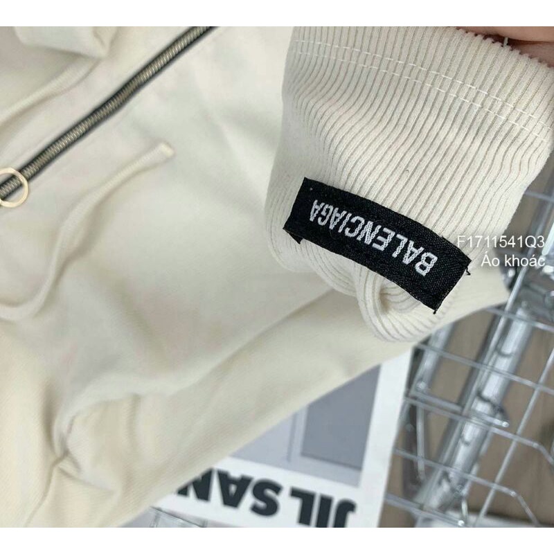 Áo khoác croptop có nón kéo khóa tay dàiSize: 35kg - 45kg