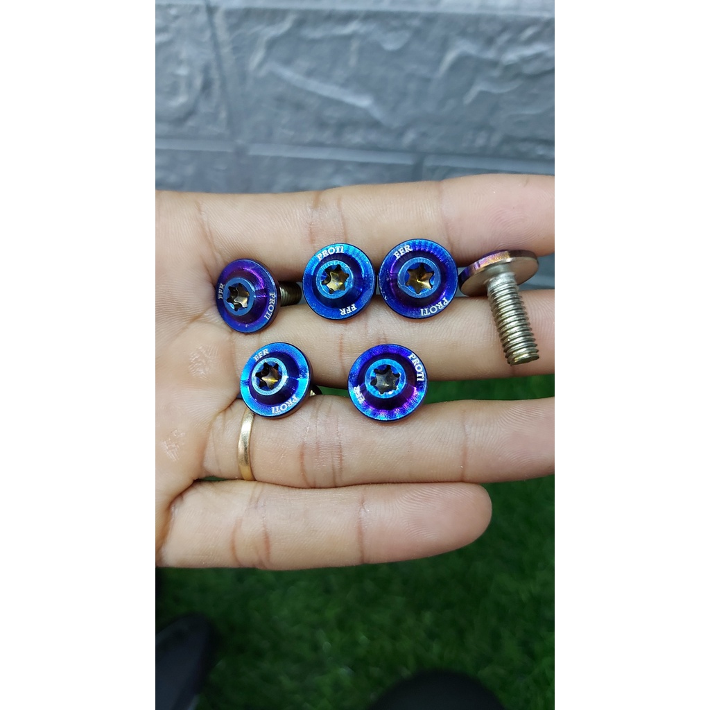 Ốc proti màu titan