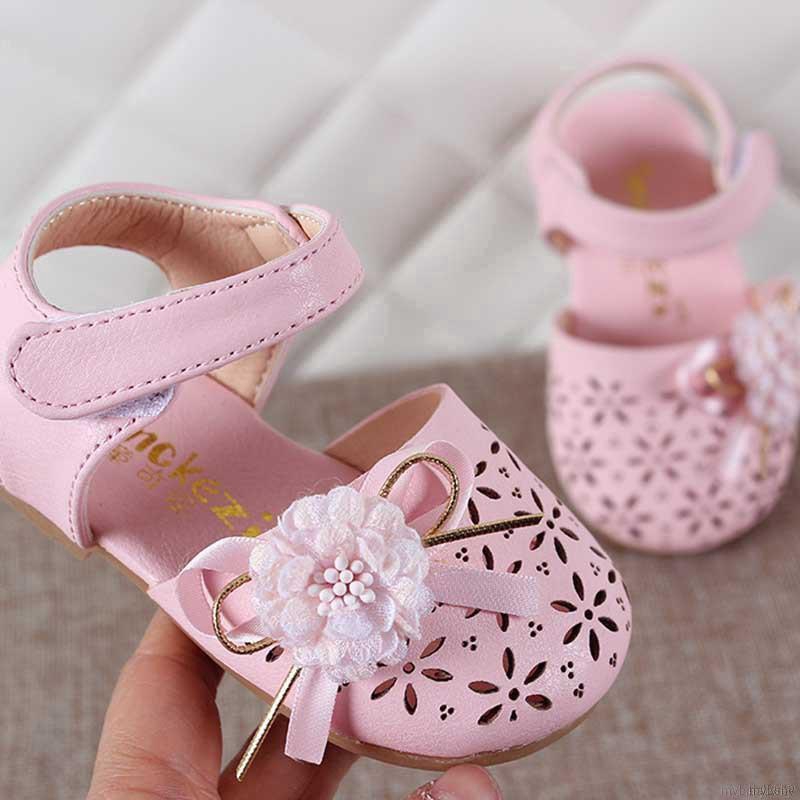 Giày sandal dễ thương cho bé gái