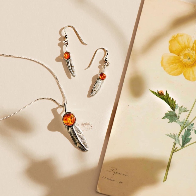 Mặt Dây Chuyền Đá Hổ Phách Lông Vũ Thiên Nhiên Phong Thuỷ SP003256 Gypsy.lala