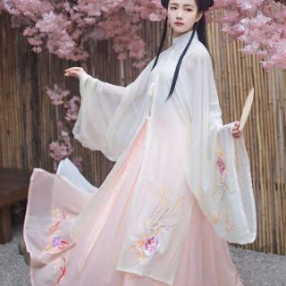 Trang phục cổ trang thêu (Minh phục)