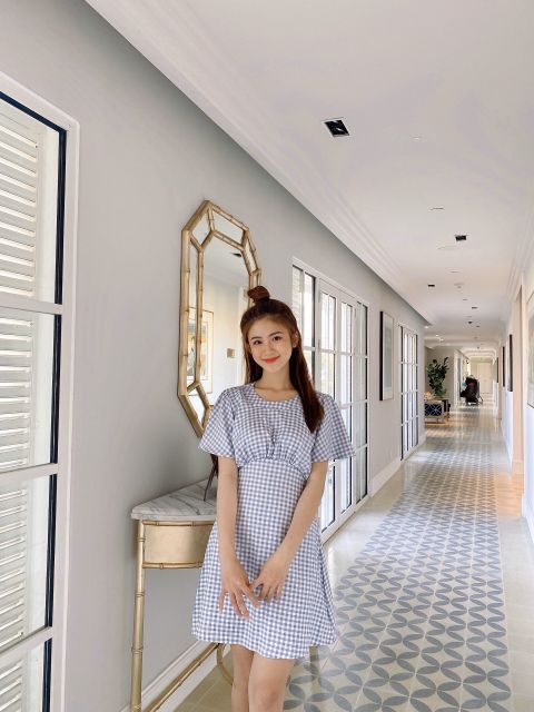 Đầm caro nhấn chân ngực