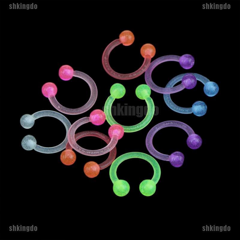 Khuyên mũi dạ quang độc đáo cá tính