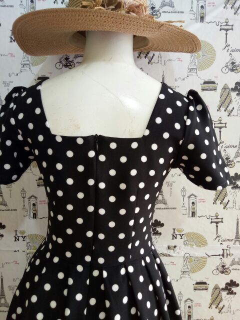 Váy Đầm công sở xòe chấm bi cổ vuông thiết kế cao cấp | BigBuy360 - bigbuy360.vn