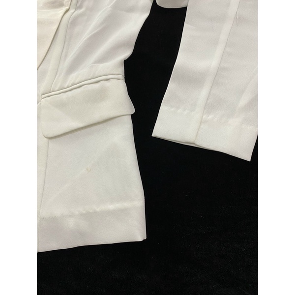 Áo vest trắng cổ khoá cài nút Ninomaxx (S, M, L/ Dơ nhẹ) - Thanh lý vnxk