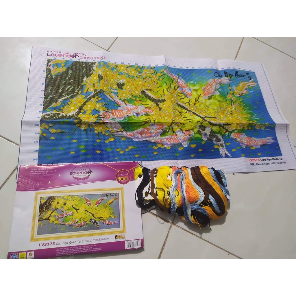 Tranh thêu cá cửu ngư quần hội KT:83x44cm,tranh chưa thêu.Tặng kéo và xỏ chỉ.