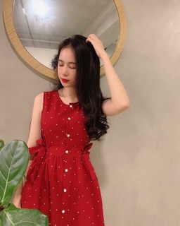Đầm đỏ chấm bi thắt nơ eo