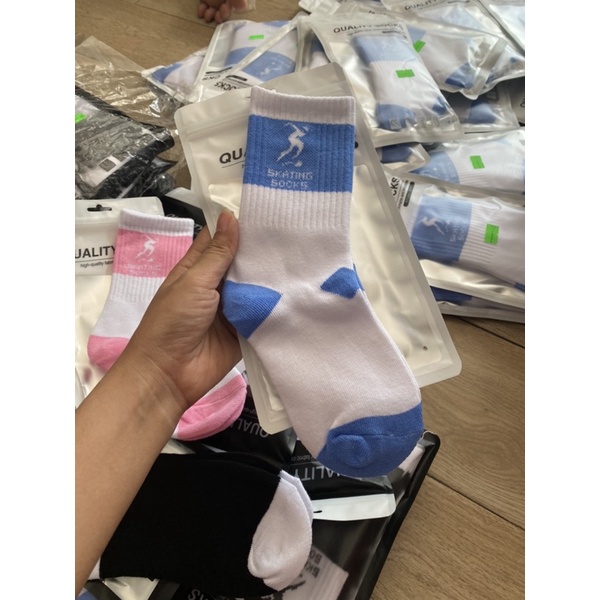Tất  cổ cao patin chuyên dụng khi chơi thể thao.