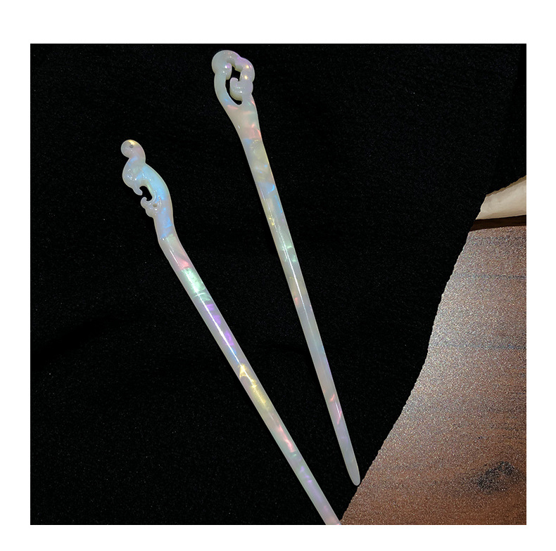 Trâm cài tóc màu trắng hóa trang nhân vật phim Sơn Hà Lệnh