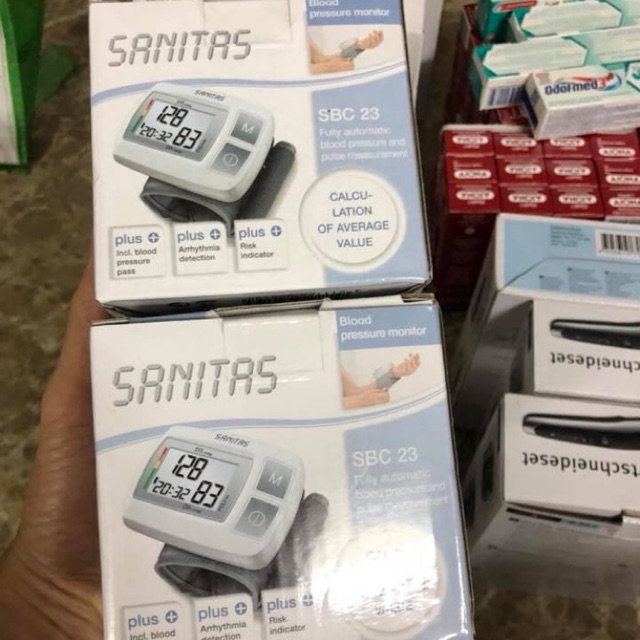 Máy đo huyết áp cổ tay điện tử Sanitas của Đức