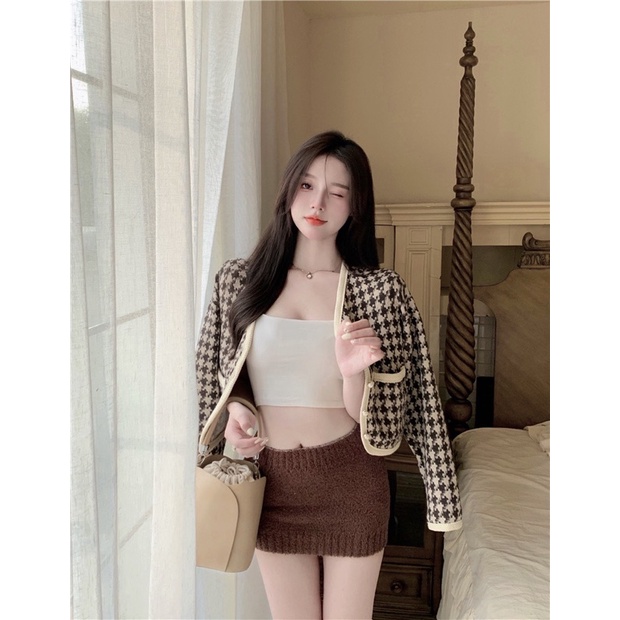 Áo Khoác Tweed Dáng Croptop Hoạ Tiết Caro Đính Cúc Sang Trọng Mẫu 2022