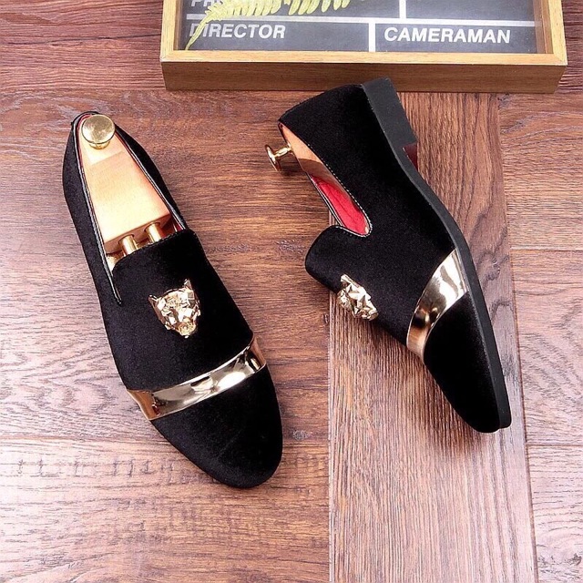Giày lười nam đính hổ vàng