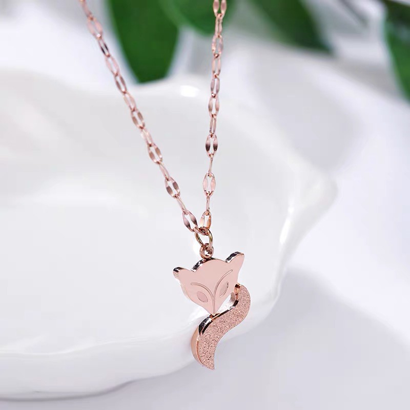 Dây Chuyền Ngắn Bằng Thép Titanium Mặt Hình Cáo Màu Sắc Vàng Hồng Chống Nước Và Mồ Hôi Phong Cách Nhật Hàn