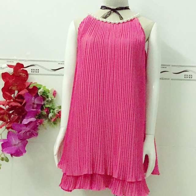 Đầm hồng dự tiệc