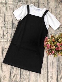 Set váy yếm đen + áo thun trắng