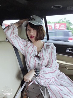 Váy sơ mi kẻ hồng