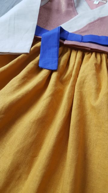 Hanbok linen vàng nơ xanh