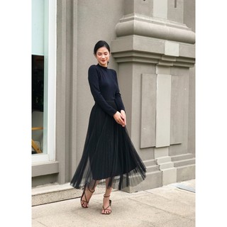 Chân váy xếp ly nhung đen Joven